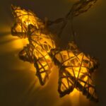 LED svetelná reťaz na batérie, biele prútené hviezdy, teplá biela, 10 diód, 2,8 m – Obrázok 5